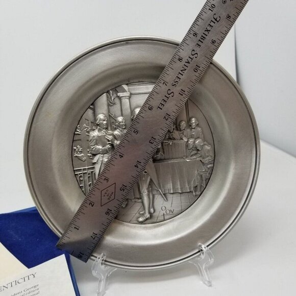 1977 Marcel Jovine Plate 8.5" Washington's Inauguration Bicentennial Pewter - Picture 4 of 6